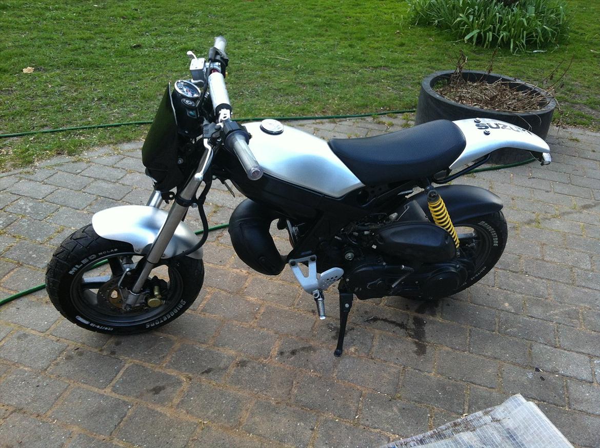 Suzuki Street Magic - Taget d. 23-04-2012 efter den lige er blevet vasket billede 1