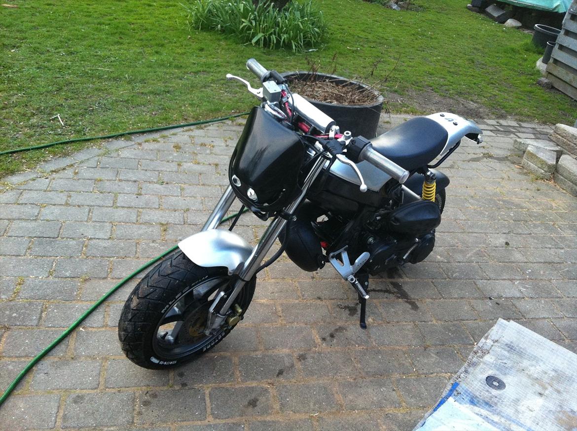 Suzuki Street Magic - Taget d. 23-04-2012 efter den lige er blevet vasket billede 2