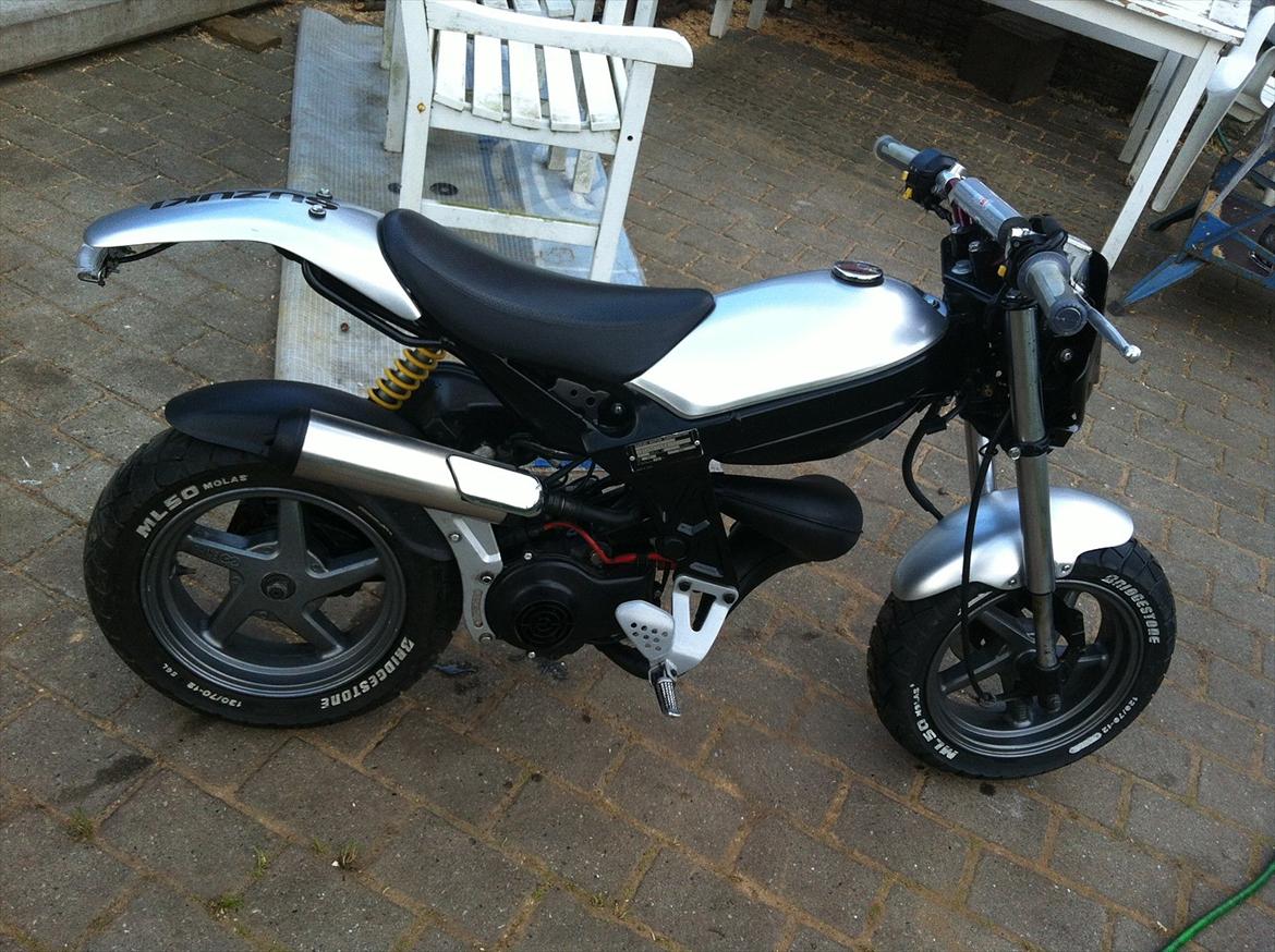 Suzuki Street Magic - Taget d. 23-04-2012 efter den lige er blevet vasket billede 3