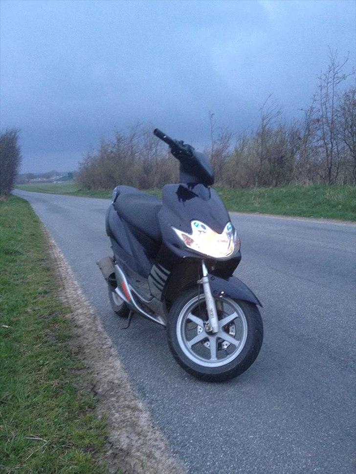 Yamaha Jog R STD ALT VIRKER billede 1