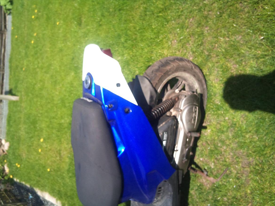 PGO Hot 50 (Hottens Historie) - 2 April: Blev træt af farverne så malede anderøv og forlygteskjold Hvidt ! billede 10