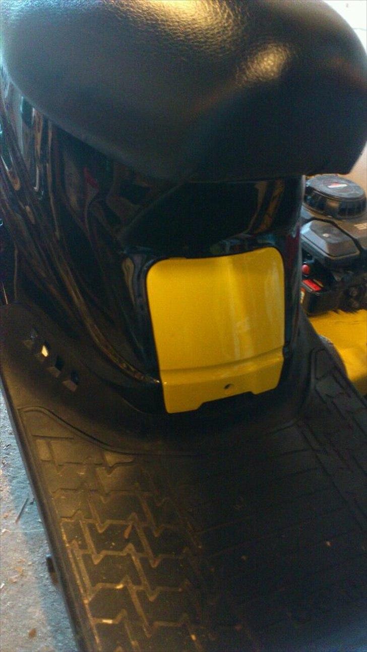 PGO Hot 50 (Brumbazz) - så er dækslen v/olibeholderen sat på :-) billede 13