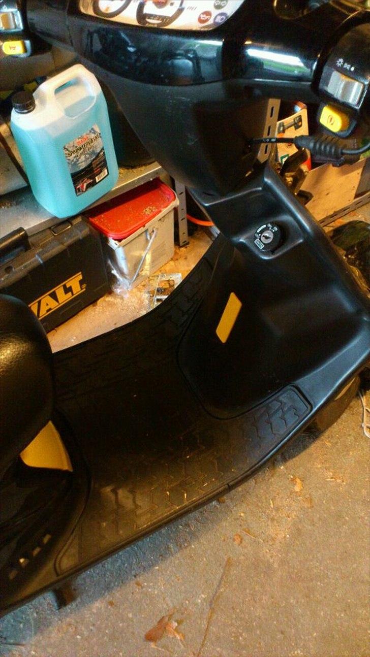 PGO Hot 50 (Brumbazz) - dæksel v/stel nr. og dæksel v/oliebeholderen er sat på :-) billede 14