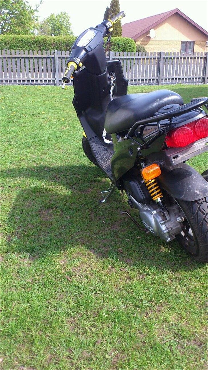 PGO Hot 50 (Brumbazz) - det færdige resultat, ihvertfald med de dele jeg fik hjem, men på et tidspunkt skal jeg igang med noget spraymaling og male et par ting :-) billede 4