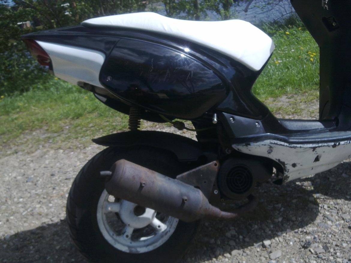 Aprilia Rally - Hvid anderøv med hvid sæde billede 8