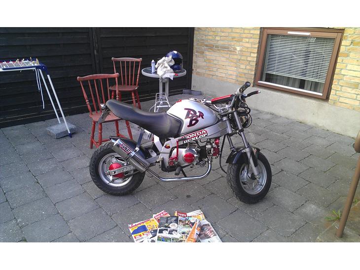 {{currentPhoto.altText}} billede {{currentPhoto.number}}