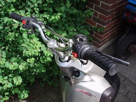 Yamaha Slider TEAM-MINARELL billede 4