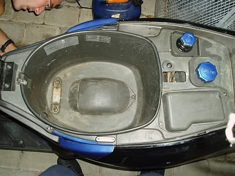 Piaggio NRG MC3 BYTTET - Kommer Snart Noget Zebra Stof I Hjelmrummet billede 11