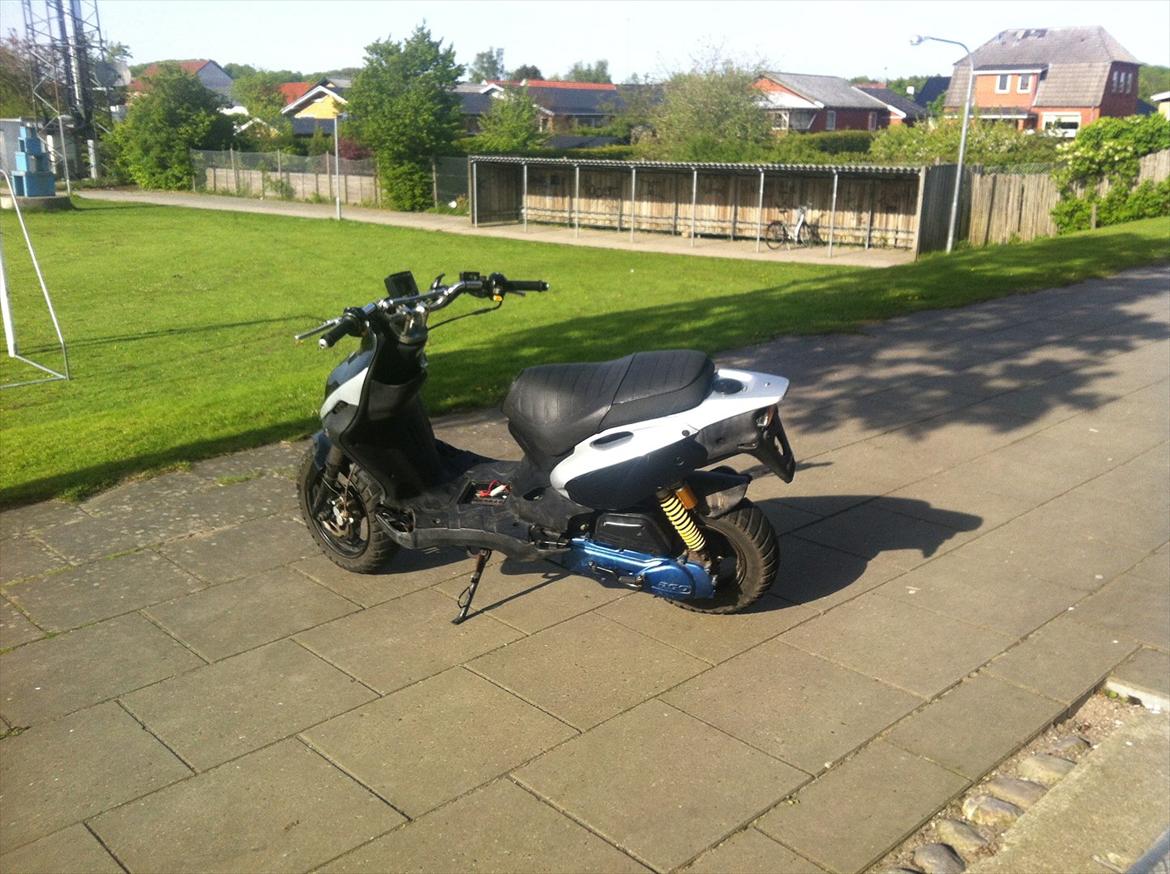 PGO Pmx Naked billede 3