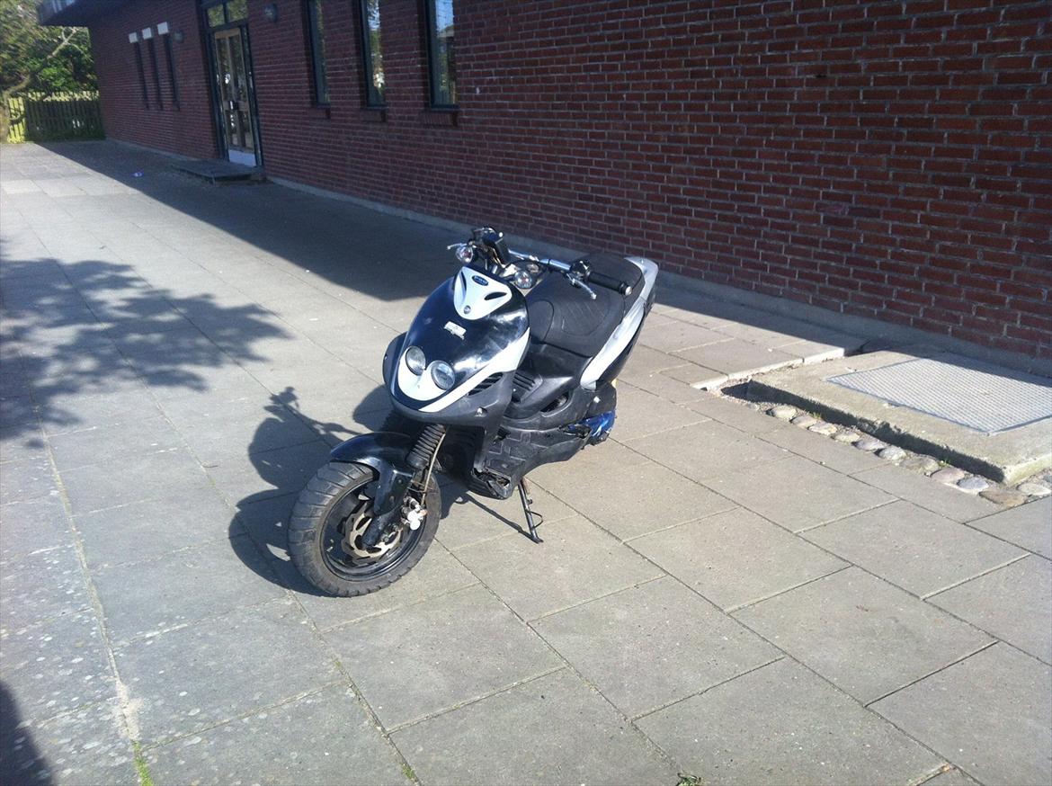 PGO Pmx Naked billede 4