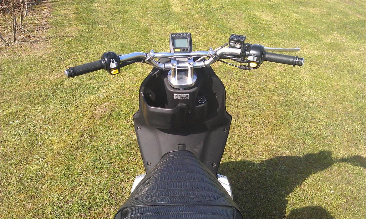 PGO PMX Naked Carbon billede 1