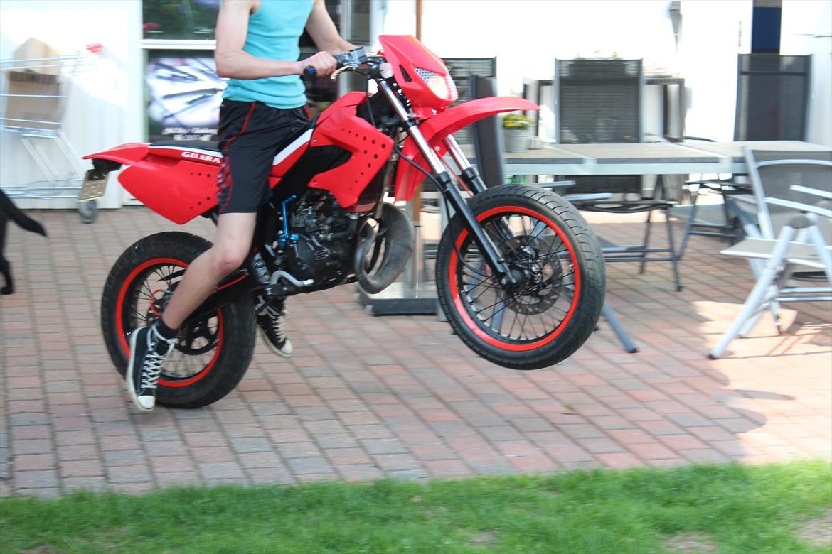 Gilera  ( tidl scooter)Smt model 07 med alle papir nyreno - wheeeiler lige :) billede 1