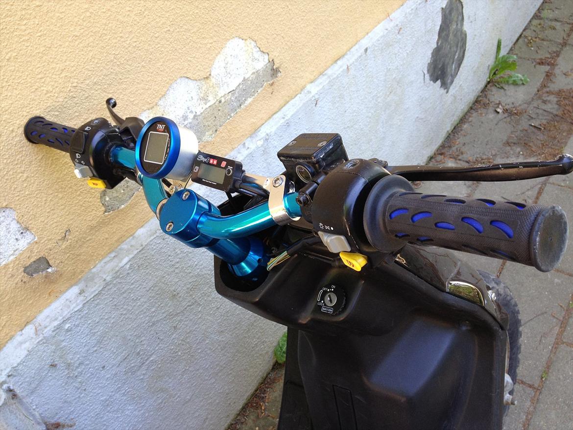 PGO hot 50 - Hot So - tja..... digital speedometer og benzinmåler, det er da fint :-)  billede 2