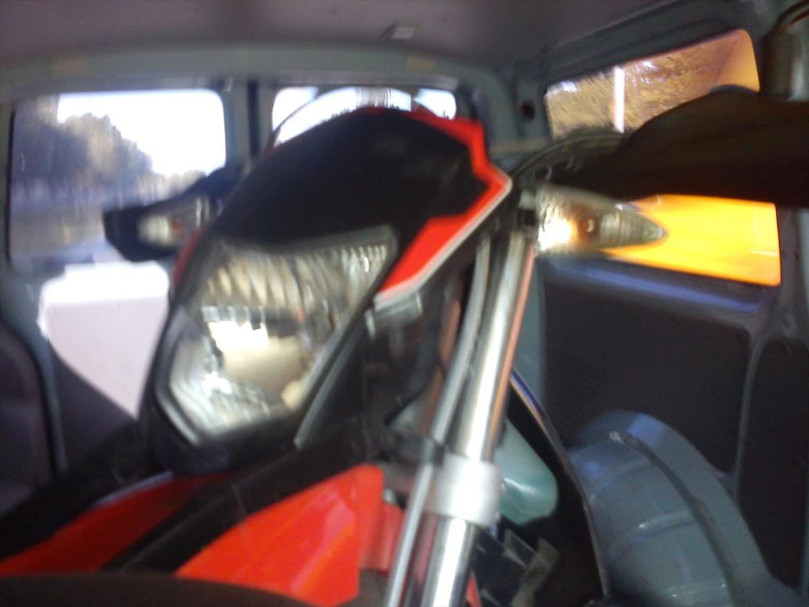 Aprilia sx 50 - i bilen på vej hjem med babyen :-D billede 2