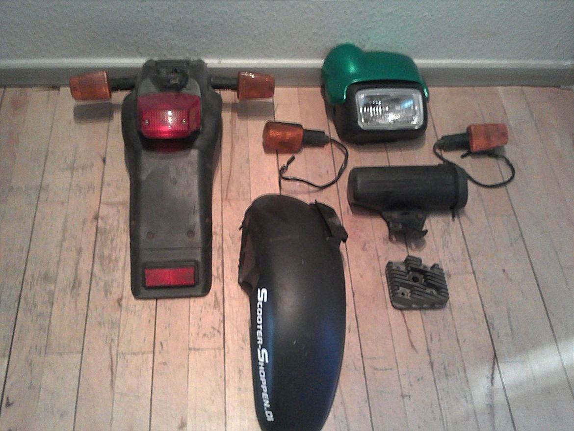 Suzuki street magic - Ting der er til 
Polini topstykke
org cyl stempel og topstykke næsten nyt!  dog ikk på billede billede 10