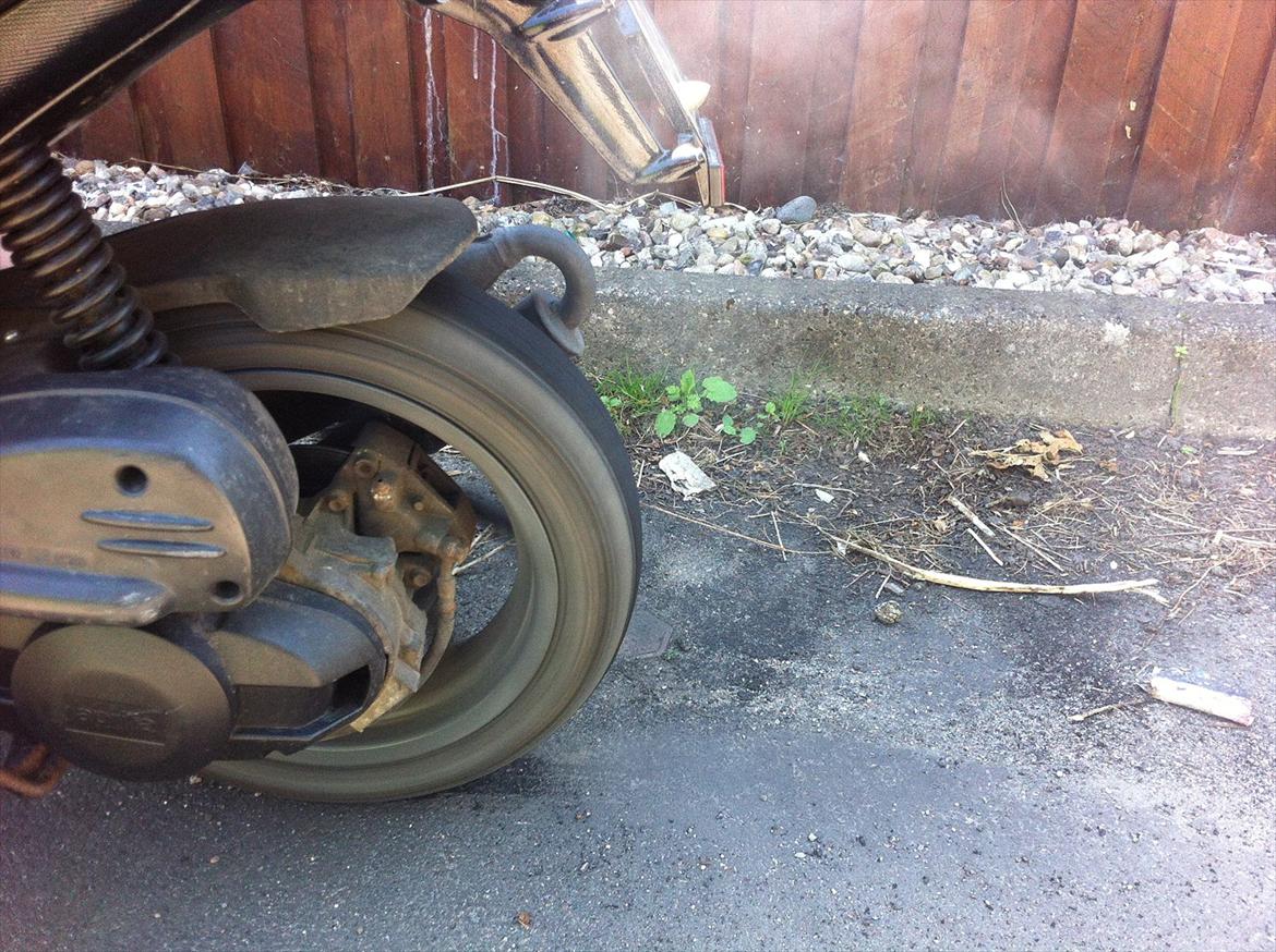 Aprilia SR 50 DITECH. LC. DD. - Lidt dæk røg ;-P billede 9