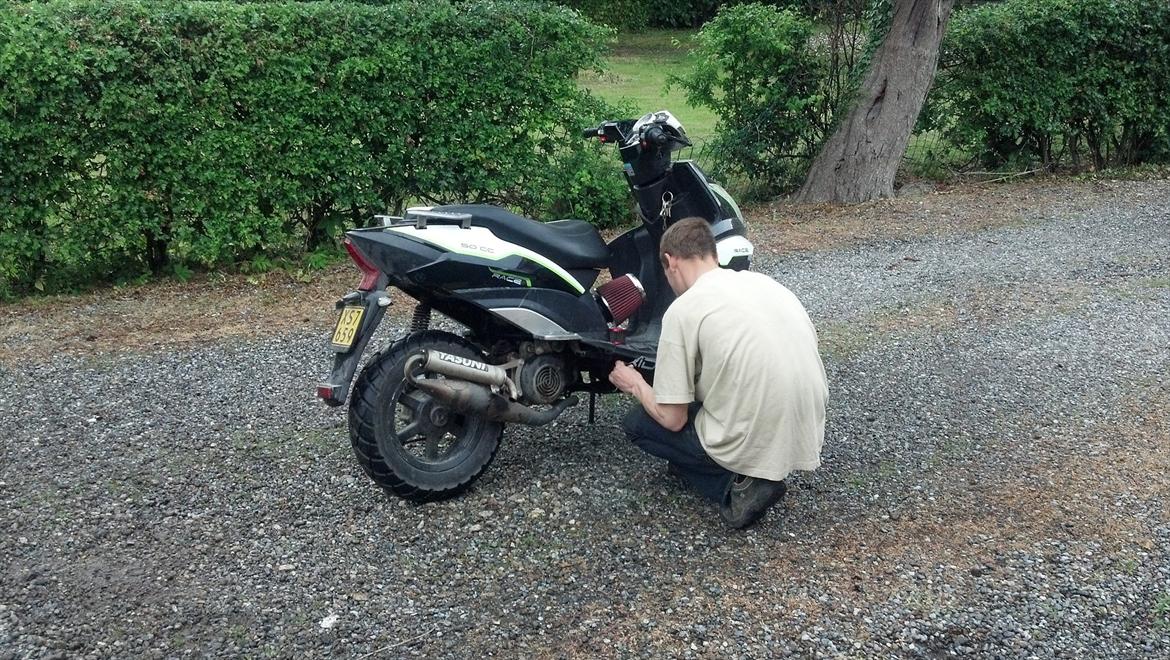 VGA grido - min kammi der var igang med at sætte de sidste skruer på ;) billede 4