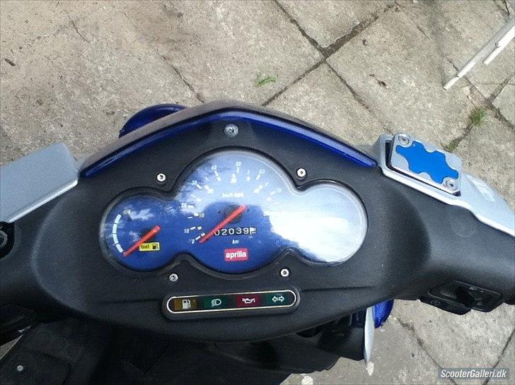 Aprilia Sonic [ The street racer! ] - kun 2.000km på bagen, ifølge speedometer, men tror sku ikke rigtig på det :-) billede 6