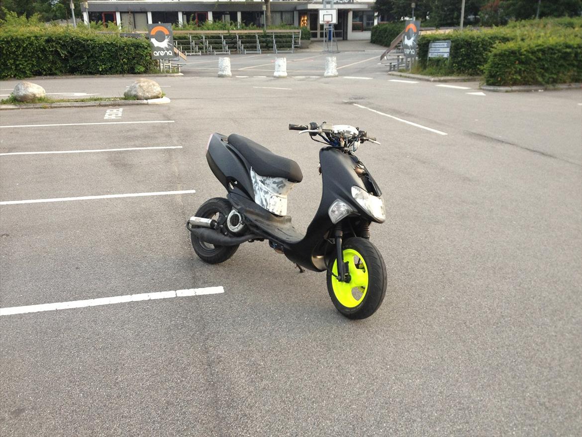 Kymco vitality - næste færdig med at male den :) billede 8