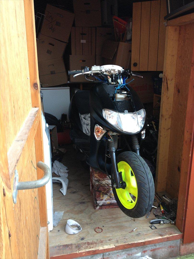 Kymco vitality - næste færdig med at male den :) billede 5