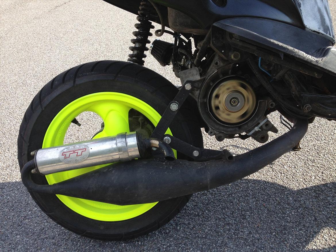 Kymco vitality - Ja den udstødning sidder langt nede af det er en fejl :/ skal have en ny snart :) billede 12