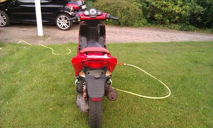 Peugeot Speedfight 2 Totalskadet billede 4