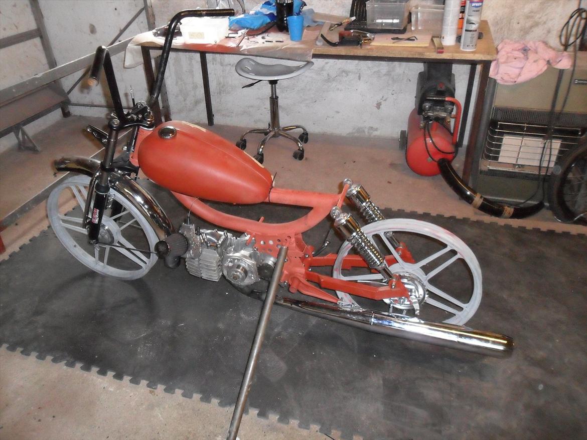 Puch Mini Maxi Custom (Projekt 55%) - Forrør er blevet tilpasset så min udstødning kan sidde der på :D ser nice ud :D billede 14