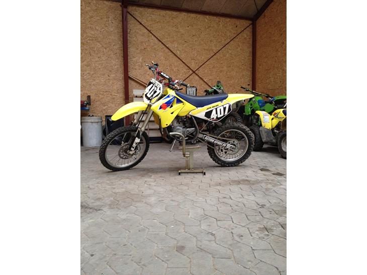 {{currentPhoto.altText}} billede {{currentPhoto.number}}