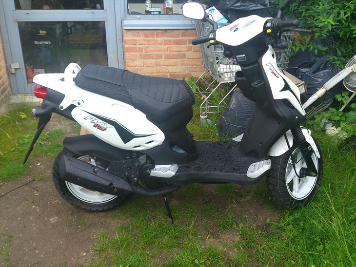 {{currentPhoto.altText}} billede {{currentPhoto.number}}