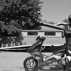 Aprilia SR50R Factory BB77 - Spiderman Edition