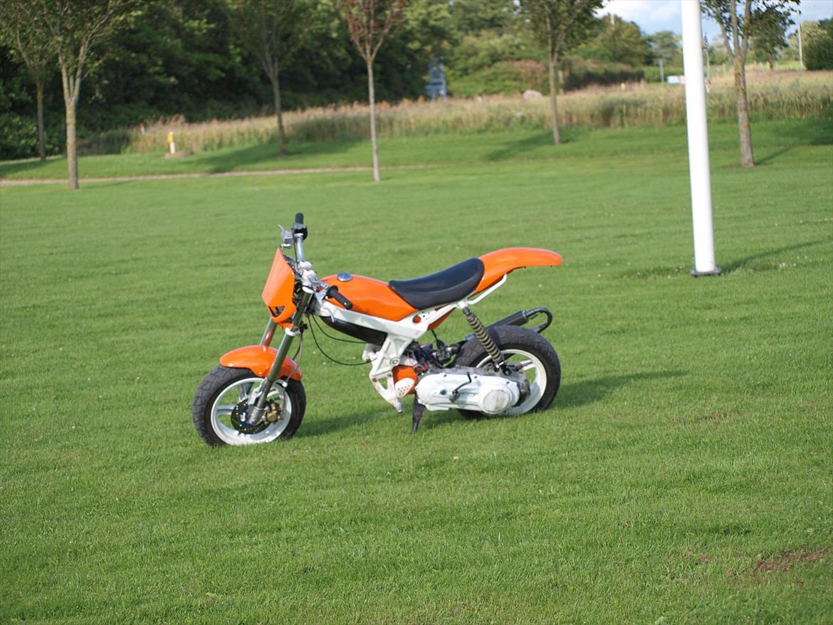 Suzuki Street magic - Margit! 70cc - Foran vores hus :-) billede 4