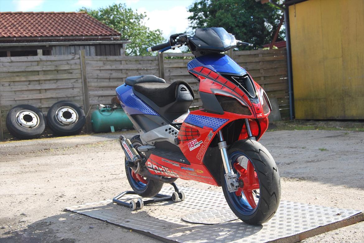 Aprilia SR50R Factory BB77 - Spiderman Edition billede 2
