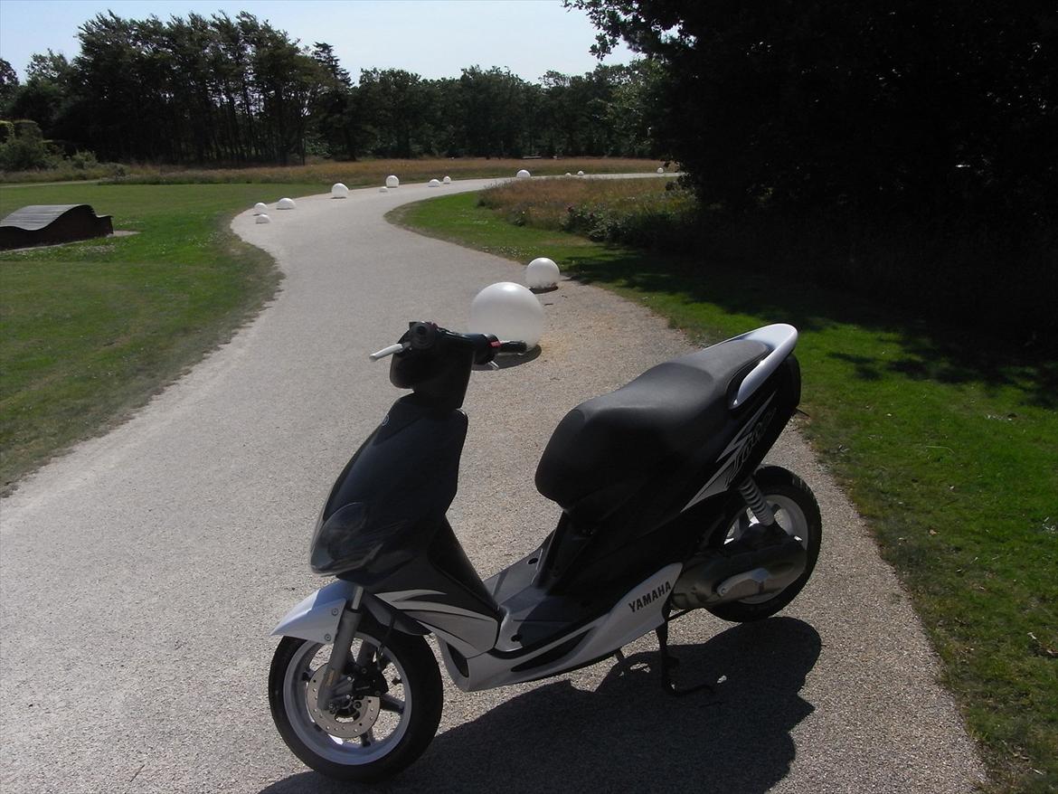 Yamaha Jog r (TOTALT SKADET ) - Taget den 27/07 i Hjerting tæt på stranden :-) billede 12