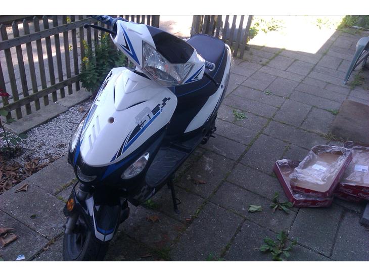 {{currentPhoto.altText}} billede {{currentPhoto.number}}