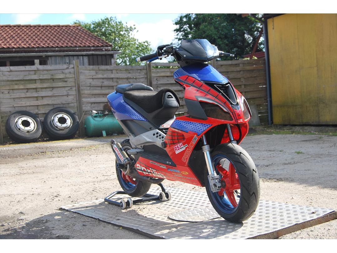 aprilia sr spiderman