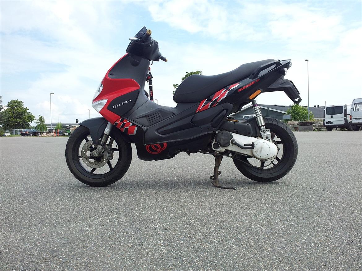 Gilera New Runner SP AC DD - NU!! :) .. se billede 11-12 for hvordan den så ud før ! billede 9