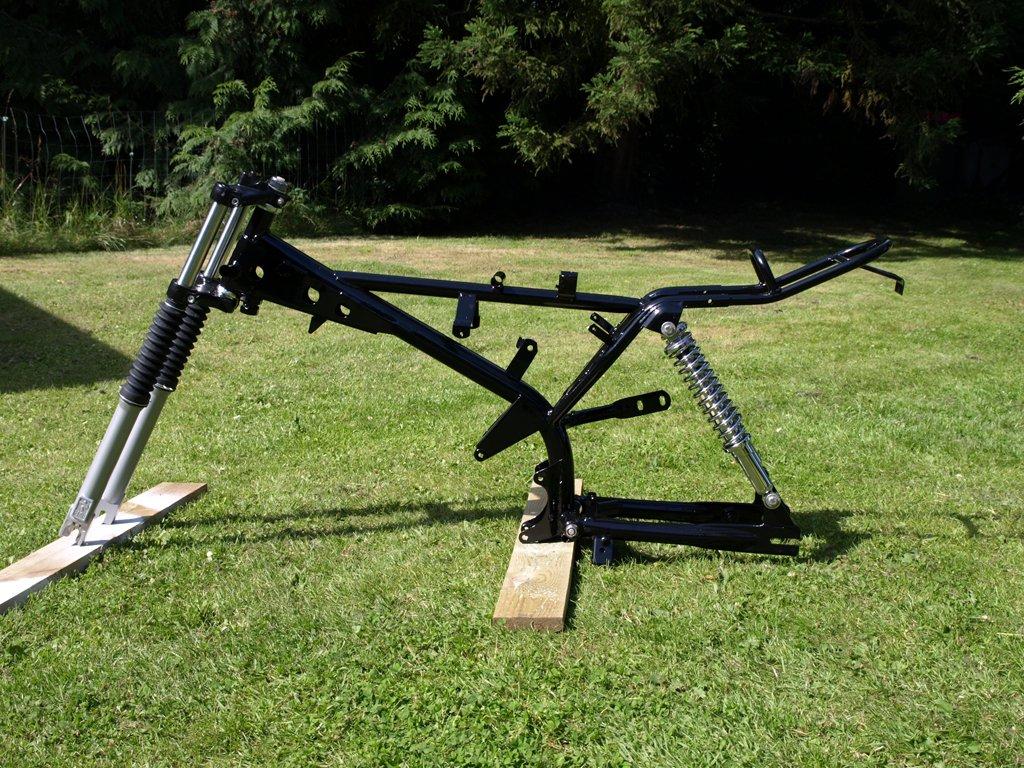 Puch Pioneer MC-3 50 - Bagsvinger monteret. Bagstøddæmperne bliver nok skiftet til nogle mere rigtige billede 10