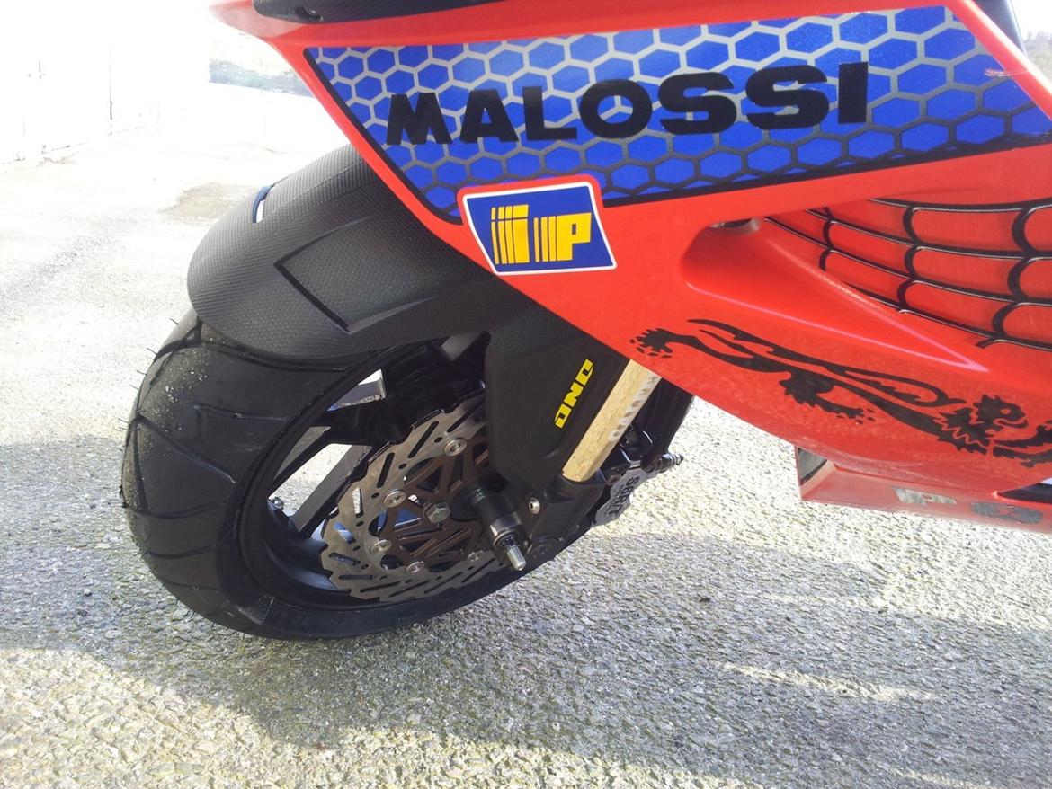 Aprilia SR Racing billede 2