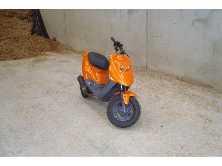 {{currentPhoto.altText}} billede {{currentPhoto.number}}