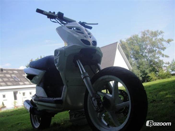 {{currentPhoto.altText}} billede {{currentPhoto.number}}