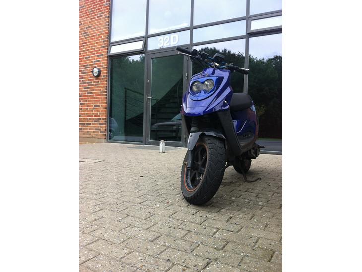 {{currentPhoto.altText}} billede {{currentPhoto.number}}