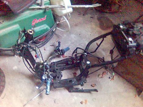 Yamaha BW's NG MHR - Her er et billede af nymalet stel + led-net billede 6