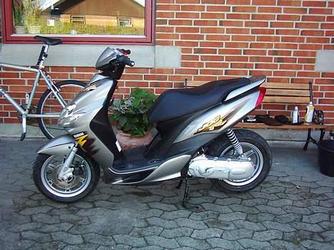 Yamaha jog R solgt www.lightgadgets.dk  - sådan så den ud da jeg købte den  så det er da sket lidt haha billede 11