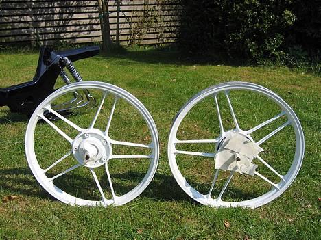 Puch Maxi 2 g projekt - Fælge efter (stadig lidt malertape på da de ikke var helt færdige) billede 4