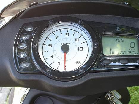 Piaggio Nrg Power Dt Solgt - Cool speedo, især Rpm´eren :P billede 3