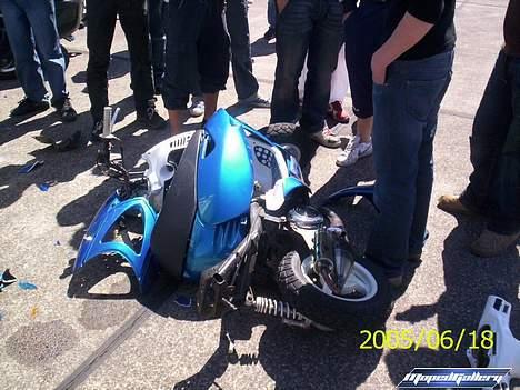 Aprilia Sonic 02'   - DHS  CRASH - Så kan i se hvordan en vold-bollet-krøllet-smadret sonic ser ud billede 18