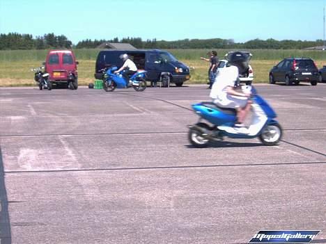 Aprilia Sonic 02'   - DHS  CRASH - Fuld fart ned ad langsiden til DHS, uhh gad den kunne kører :] billede 20