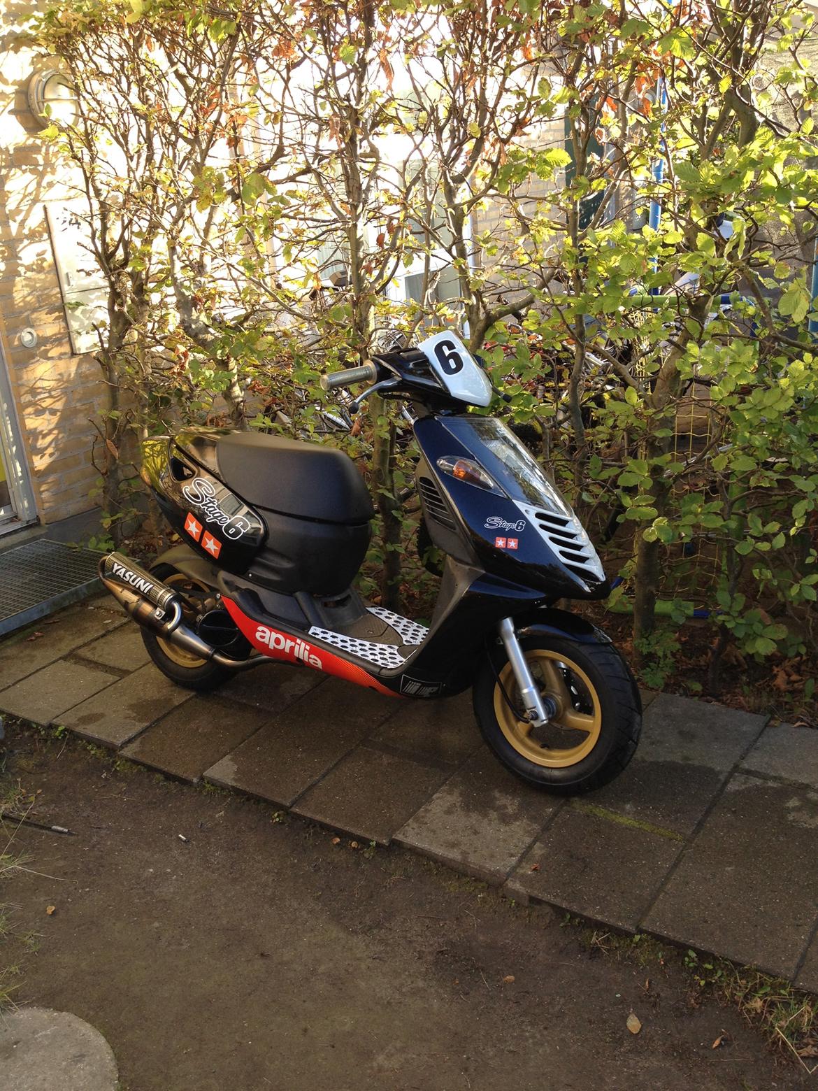 Aprilia sonic ''Gaderacer'' - Som den ser ud nu. Autolakeret skjolde (minus bundskjold) billede 1