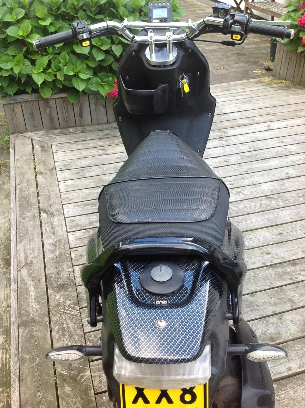 PGO Pmx Naked [Carbon] billede 4