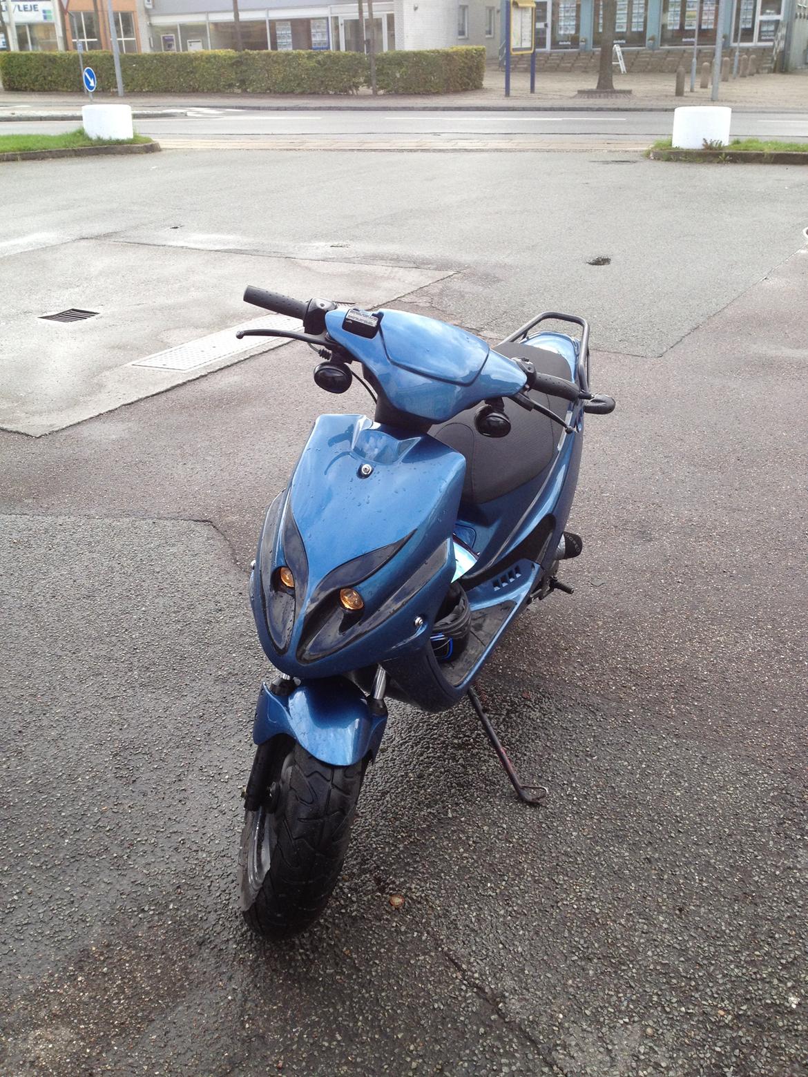 PGO hot 50 med tornado front billede 14